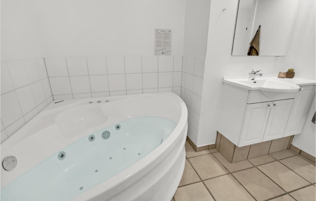 3 Bedroom Beautiful Home In オーベンロー エクステリア 写真