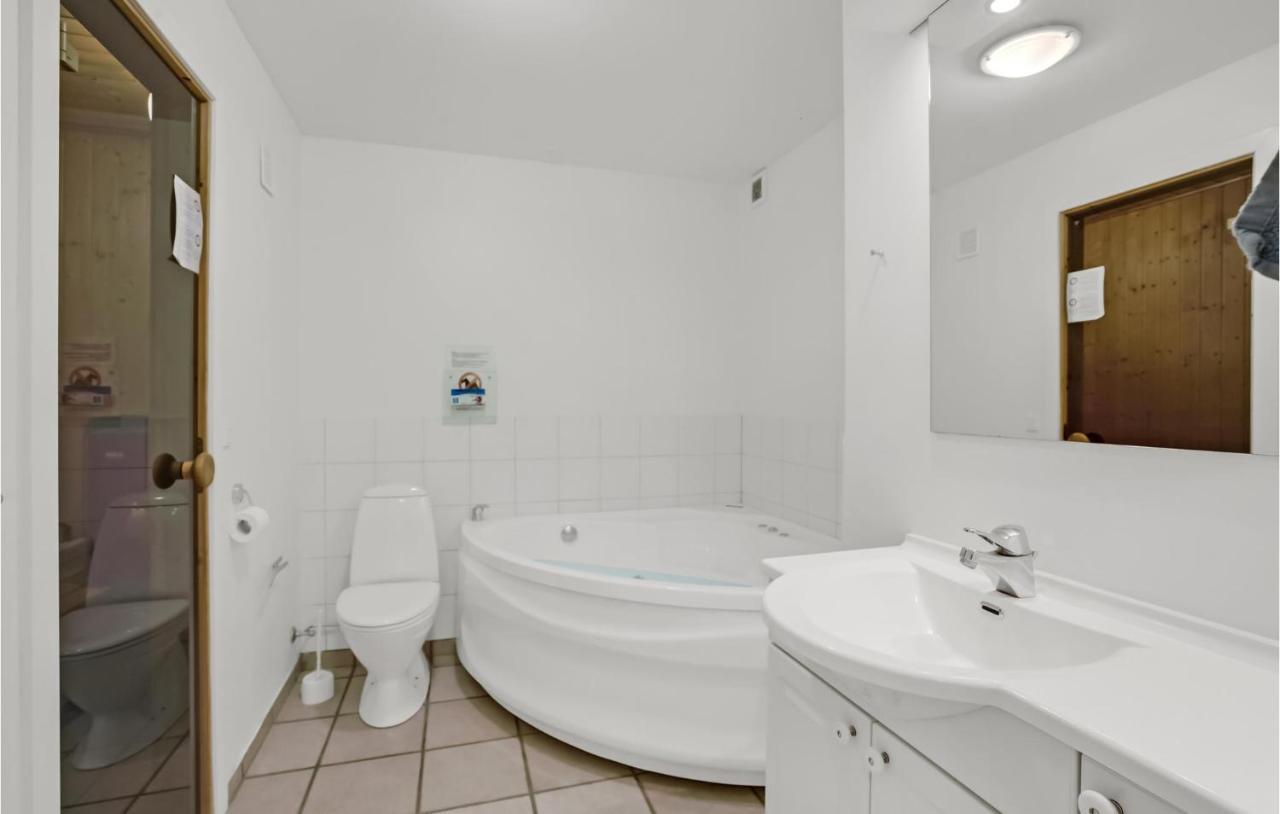 3 Bedroom Beautiful Home In オーベンロー エクステリア 写真
